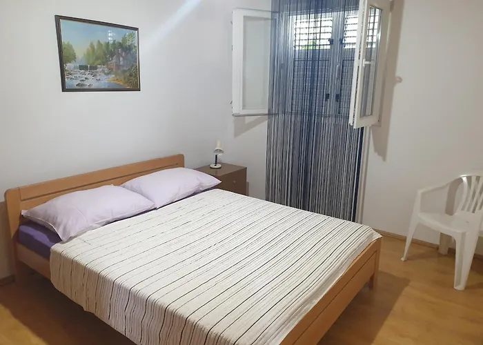 Volaric Pag * Pag Town