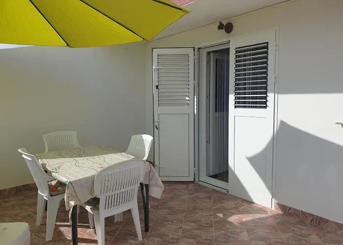 Volaric Pag * Pag Town